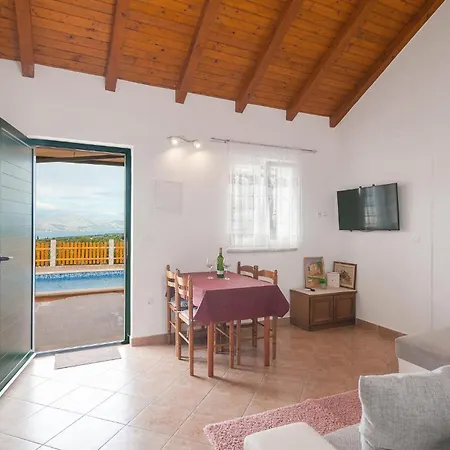 Semesterbostad Pet Friendly In With Kitchen Škrip